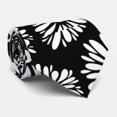 Minimalist Groovy Black and White Daisy Pattern Krawatte (Gerollt)