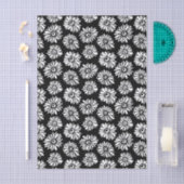 Minimalist Groovy Black and White Daisy Pattern Seidenpapier (Handwerk)