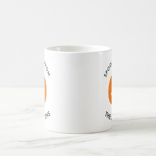 Minimalist Halloween Spooky Sips – Personalized Kaffeetasse (Mittel)