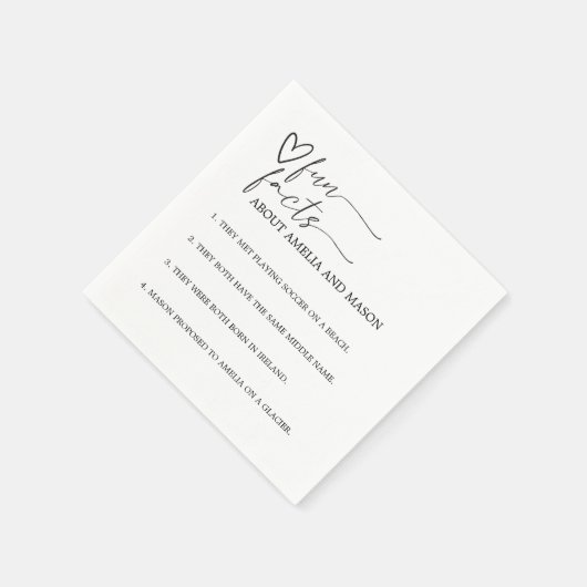 Minimalist Hand Drawn Heart Fun Facts Wedding Serviette (Ecke)