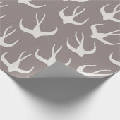Minimalist Ivory Swallows in Flight Geschenkpapier (Ecke)