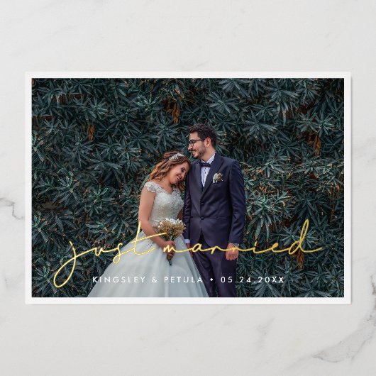 Minimalist Just Married Photo Foil Announcement Folieneinladung (Vorderseite)