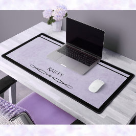 Minimalist Lavender Black Monogrammed Co-worker Schreibtischunterlage