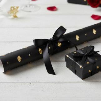 Minimalist Luxury Interlocking Gold Hearts on Blac Geschenkpapier