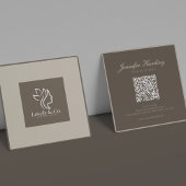 Minimalist Neutral Beige Beauty QR code  Quadratische Visitenkarte