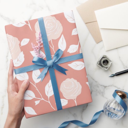 Minimalist Pastell-Rosa-Weiß-Blumenmuster Geschenkpapier (Schenken)