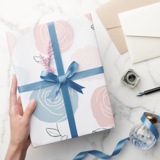 Minimalist Pastell-Rosa-Weiß-Blumenmuster Geschenkpapier (Schenken)