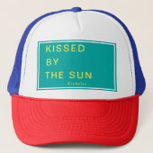 Minimalist Personalized Kissed by the Sun Truckerkappe (Vorderseite)