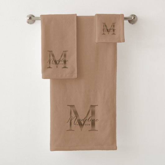 Minimalist Script Taupe Metallic Gold Monogram Badhandtuch Set (Insitu)