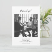 Minimalist She Said Yes Photo Fun Wedding Couple Save The Date (Stehend Vorderseite)