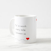 Minimalist "Sie sind jede Meile zwischen uns " Kaffeetasse (Vorderseite Links)