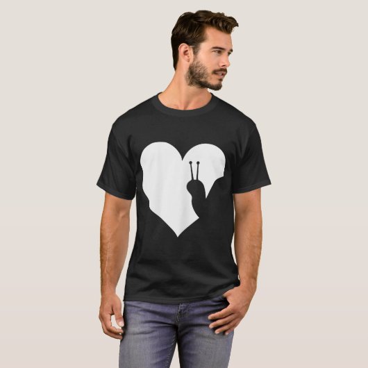 Minimalist Snail Heart Design T-Shirt (Vorne ganz)