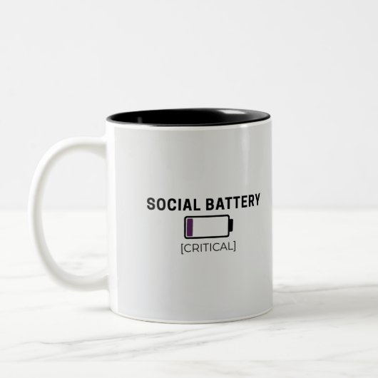 Minimalist Social Battery Low Sticker Zweifarbige Tasse (Links)