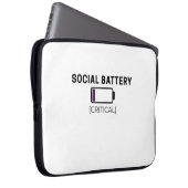 Minimalist Social Battery Low Typography 15" Laptopschutzhülle (Vorne Rechts)