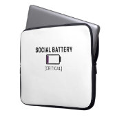 Minimalist Social Battery Low Typography 15" Laptopschutzhülle (Vorderseite Links)