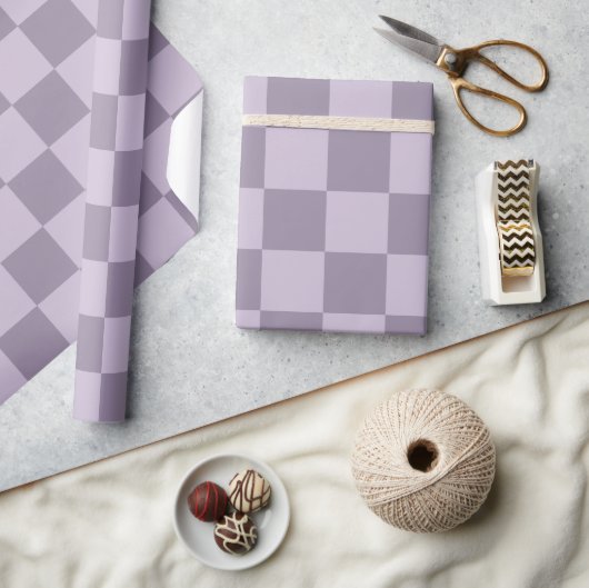 Minimalist Soft Lavender Checkerboard Pattern Geschenkpapier (Kunsthandwerk)