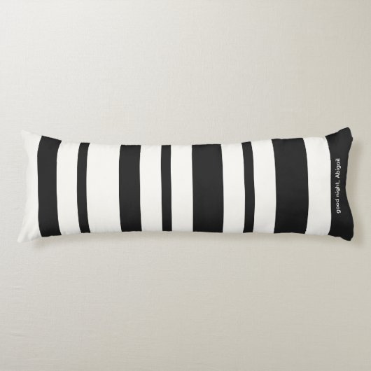Minimalist stripes of black and white seitenschläferkissen (Vorderseite)