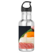 Minimalist sushi elegance – nigiri sushi on bamboo edelstahlflasche (Vorderseite)