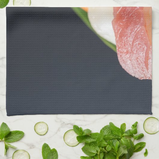 Minimalist Sushi on Bamboo Leaf Geschirrtuch (Gefaltet)