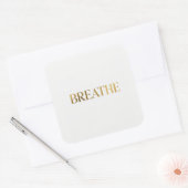 Minimalist typography with gold word breathe quadratischer aufkleber (Umschlag)
