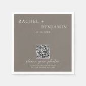 Minimalist Wedding QR Share Photos Taupe Serviette (Vorderseite)