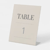 Minimalist Wedding Table Number Soft Latte Sockelschild (Vorderseite)
