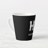 MINIMALIST WHITE ONE LETTER MONOGRAM NAME BLACK MILCHTASSE (Linke Ecke)