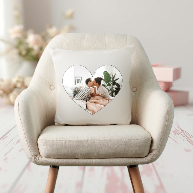 Minimalist You Are Loved Neutral Throw Pillow Kissen (Von Creator hochgeladen)