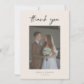 Minimalistic Modern Beige Script Wedding Photo Dankeskarte (Vorderseite)