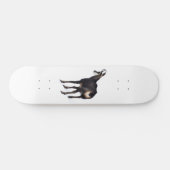 Minimalistisch Alpinistisches Gämse Bergziege auf  Skateboard (Horizontal)