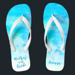 Minimalistisch Aqua Blue Gradient Mother of the Br Badesandalen<br><div class="desc">Diese Minimalistische Aqua Blue Gradient Mother of the Bride Flip Flops ist ein unvergessliches Geschenk für Hochzeitsfeier Mitglieder: Braut, Brautjungfrauen, Brautmutter, Trauzeugin... Sie fügen Ihrem Hochzeitstag, Junggeselinnen-Abschied oder anderen Feierlichkeiten eine stilvolle Glamour hinzu. Strich Anpassen Sie es mit Ihrer Formulierung durch die Vorlagenfelder. Wenn Sie gewollt haben, um den Stil,...</div>