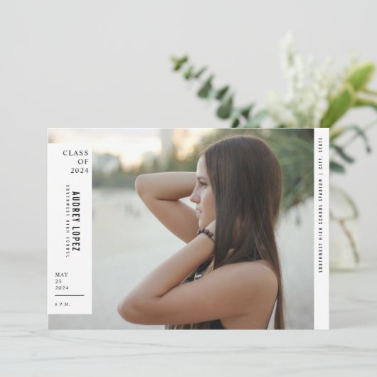 Minimalistisch Avant Garde Foto Abschluss Einladung (Stehend Vorderseite)