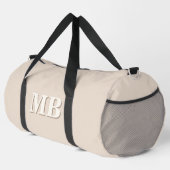 Minimalistisch Beige Modern Initial Monogram Duffle Bag (Rechte Ecke)
