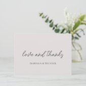 Minimalistisch Beige | Script Wedding Dankeschön K (Stehend Vorderseite)