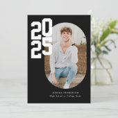 Minimalistisch Black 2025 Foto Abschluss Ankündigung (Stehend Vorderseite)