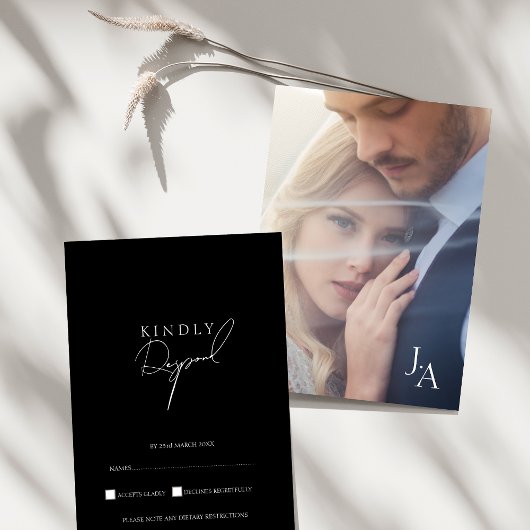 Minimalistisch Black Simple Script Foto Wedding RSVP Karte