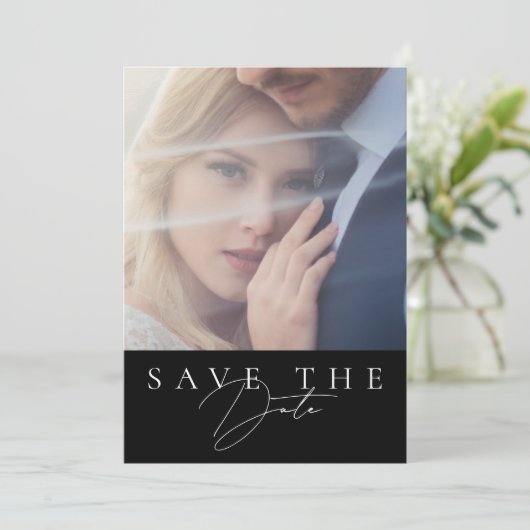 Minimalistisch Black Simple Script Foto Wedding Save The Date (Stehend Vorderseite)