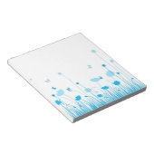 Minimalistisch Blau- und Weißblütenblüte Notizblock (angewinkelt)