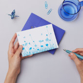 Minimalistisch Blau- und Weißblütenblüte Postkarte