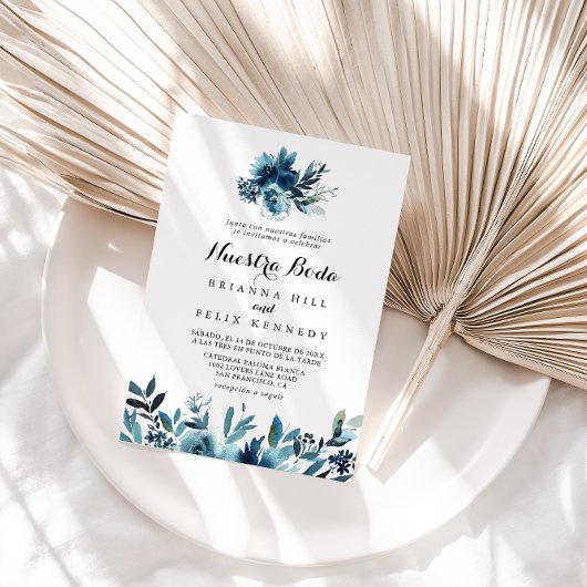 Minimalistisch Blue Floral Nuestra Boda Wedding Einladung