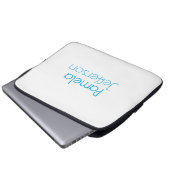 Minimalistisch Blue & White Beruflich Modern Name Laptopschutzhülle (Vorne Knopf)