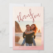 Minimalistisch Blush & Bloom Bold Script Foto Wedd Dankeskarte (Vorderseite)