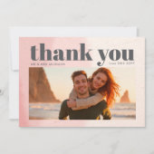 Minimalistisch Blush & Bloom Bold Script Foto Wedd Dankeskarte (Vorderseite)