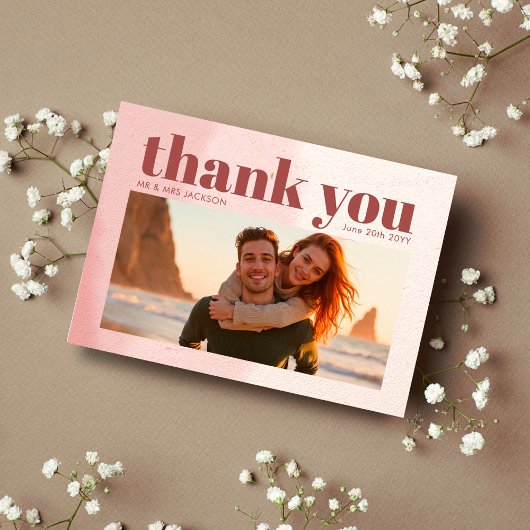 Minimalistisch Blush & Bloom Bold Script Foto Wedd Dankeskarte
