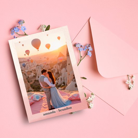 Minimalistisch Blush & Bloom Bold Script Foto Wedd Einladung