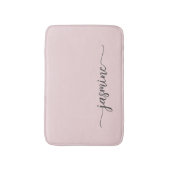 Minimalistisch Blush Pink Girl Monogram Name Scrip Badematte (Vorderseite Vertikal)