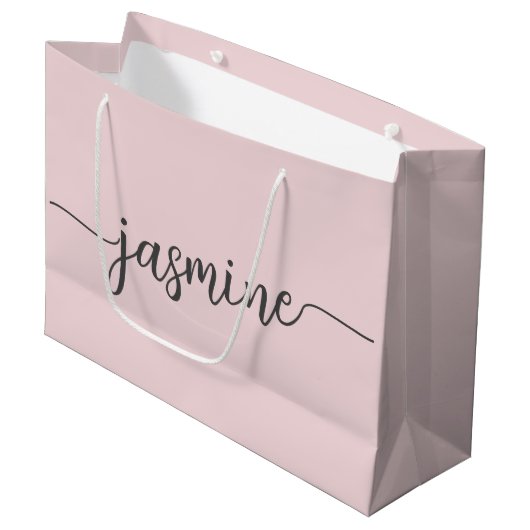 Minimalistisch Blush Pink Monogram Girl Script Lar Große Geschenktüte (Vorderseite Schrägansicht)