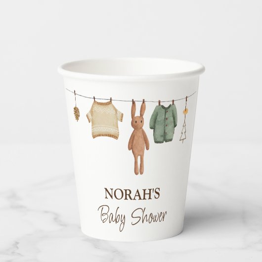 Minimalistisch Boho Boy Clothes Kinderdusche Pappbecher (Rückseite)