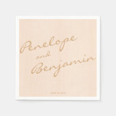 Minimalistisch Boho Peach Gold Script Wedding Cust Serviette (Vorderseite)