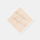 Minimalistisch Boho Peach Gold Script Wedding Cust Serviette (Ecke)